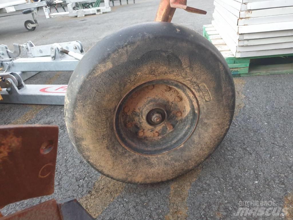 Kuhn 375E Konvenční pluh