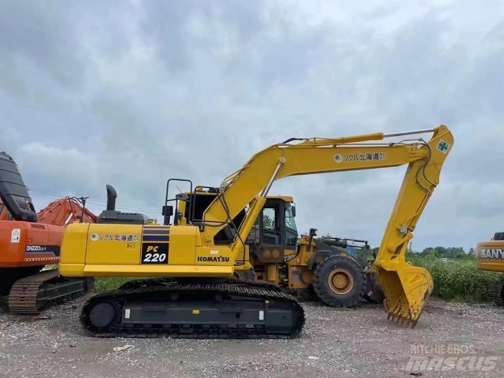 Komatsu PC220-8 Pásová rýpadla