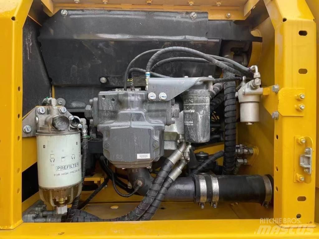 Komatsu PC220-8 Pásová rýpadla