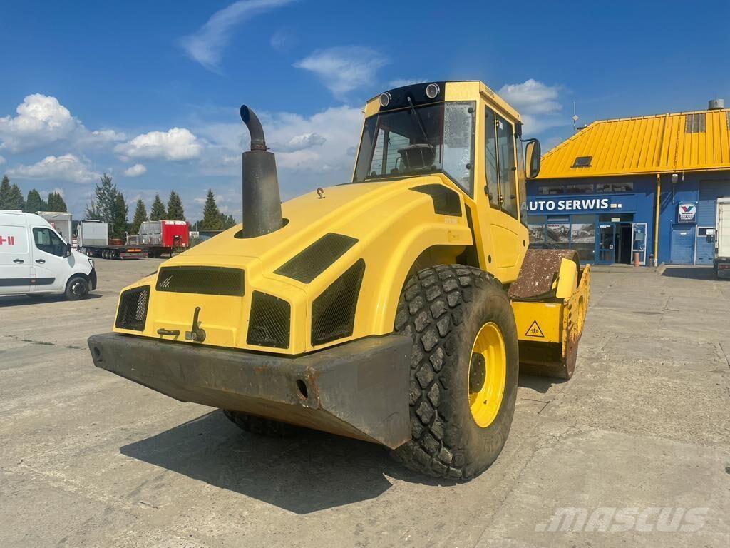 Bomag BW213 DH-4 Tahačové válce