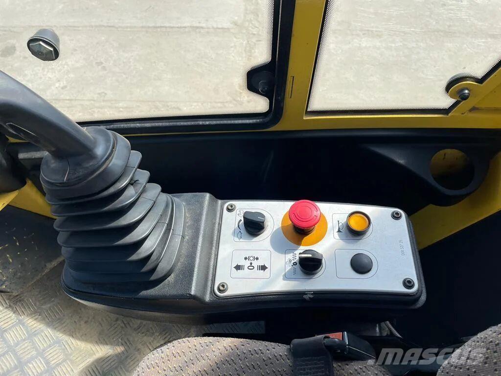 Bomag BW213 DH-4 Tahačové válce