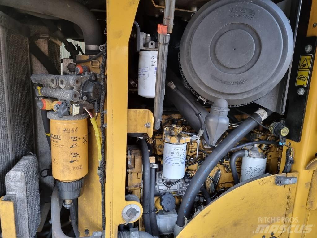 CAT 930 H Kolové nakladače