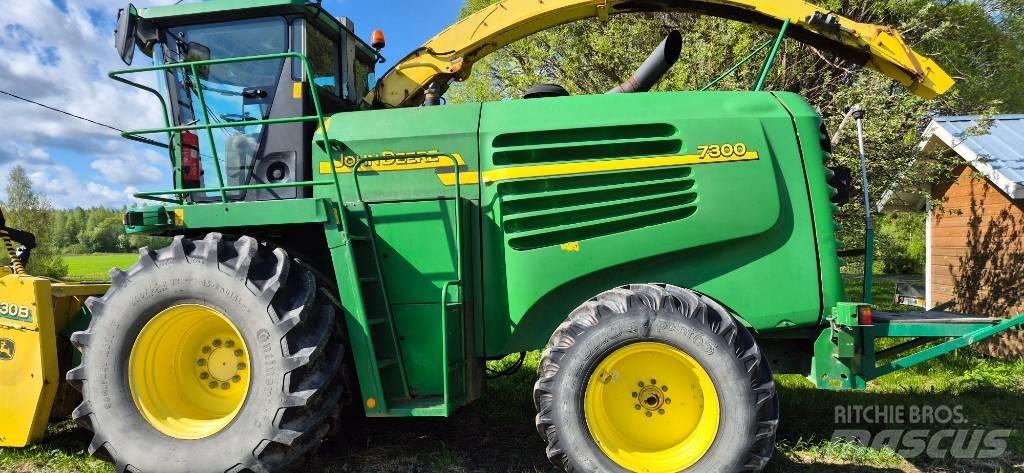 John Deere 7300 Samojízdné sekačky
