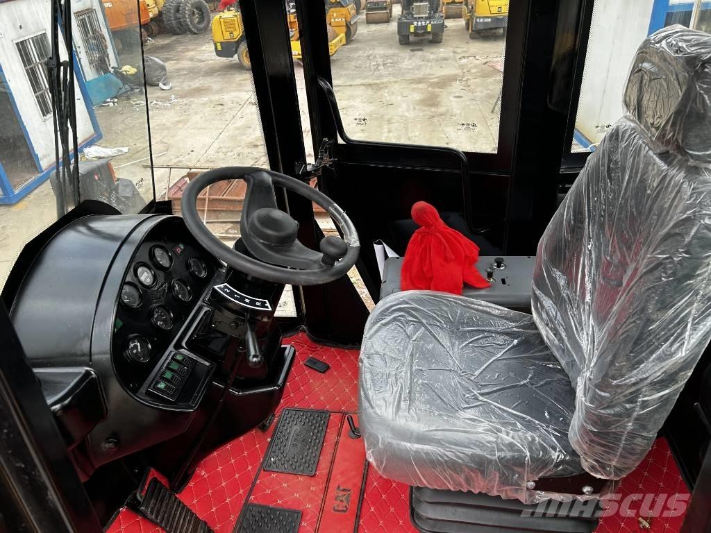 CAT 966H Kolové nakladače