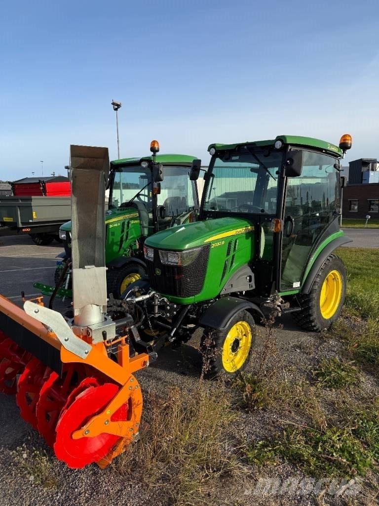 John Deere 2032 R Kompaktní traktory