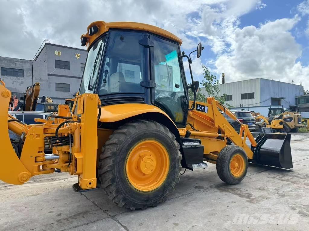 JCB 3CX Rýpadlo-nakladače