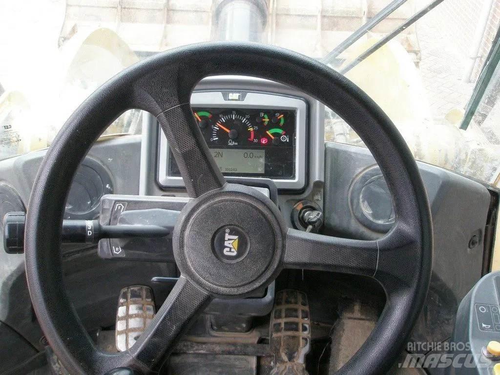 CAT 950M Kolové nakladače