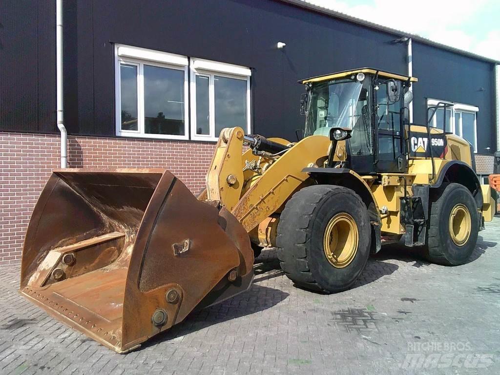 CAT 950M Kolové nakladače