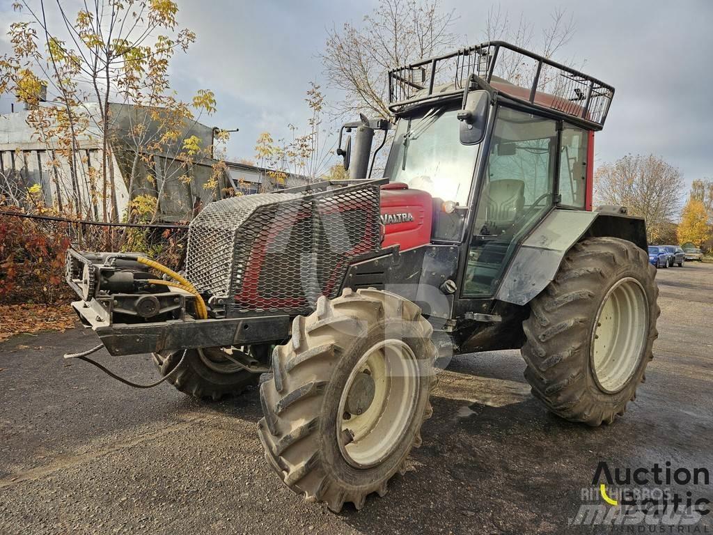 Valtra A 93H Traktory