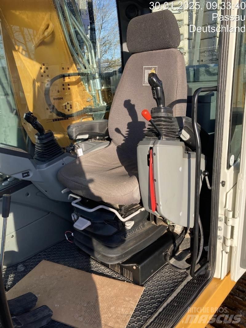 Liebherr R922 Pásová rýpadla
