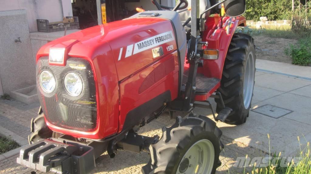 Massey Ferguson 1529 Traktory