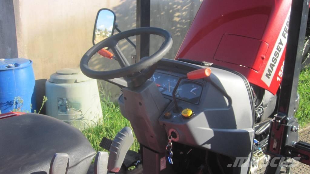 Massey Ferguson 1529 Traktory