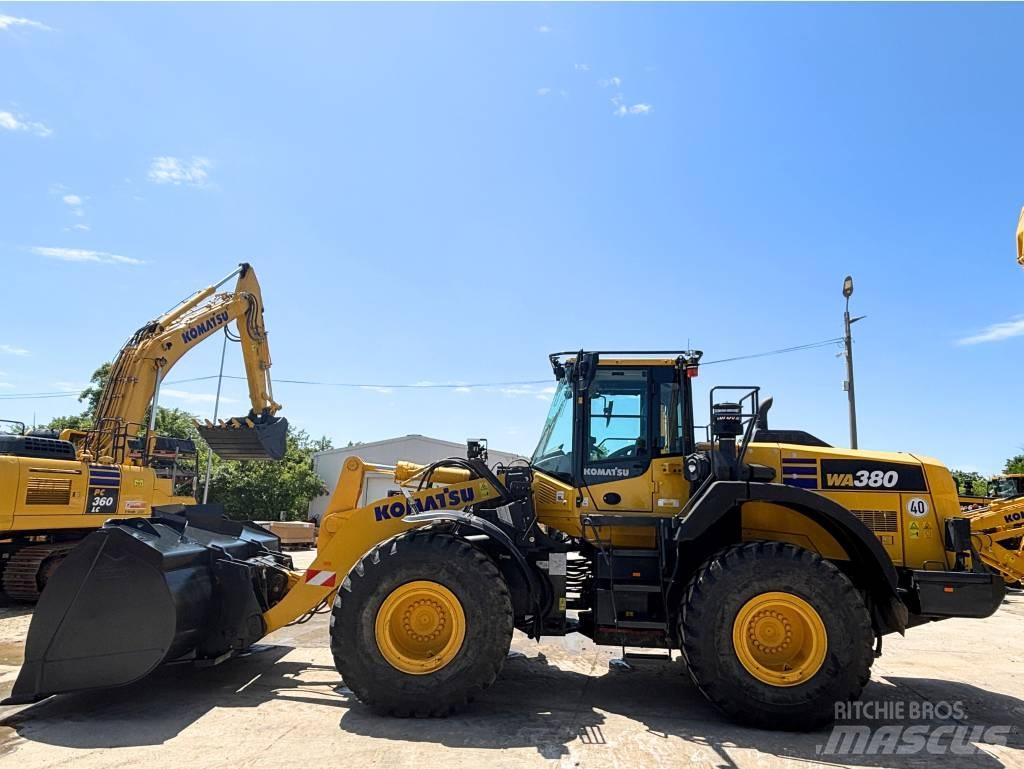 Komatsu WA380-8E0 Kolové nakladače