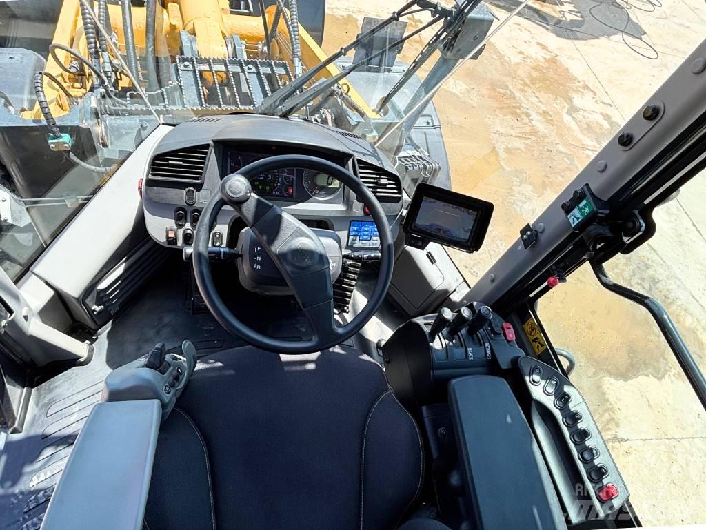 Komatsu WA380-8E0 Kolové nakladače