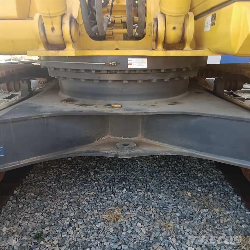 Komatsu PC360-7 Pásová rýpadla