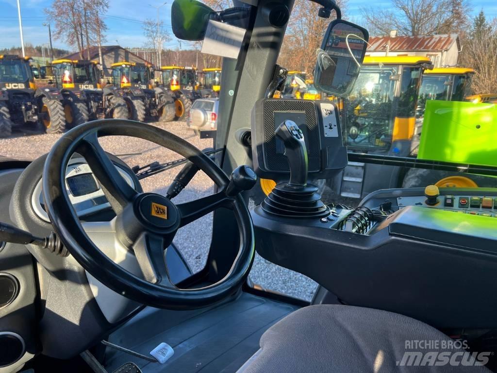 JCB Fastrac 8310 Traktory