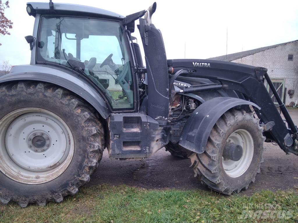 Valtra T 234 V Traktory