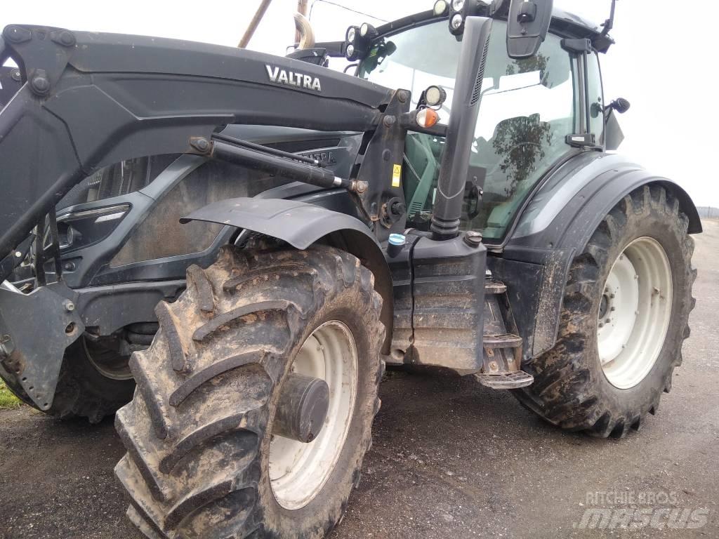 Valtra T 234 V Traktory