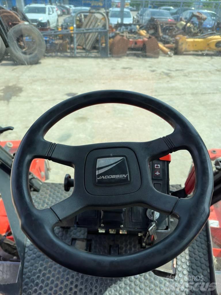 Jacobsen AR250 Samojízdné sekačky