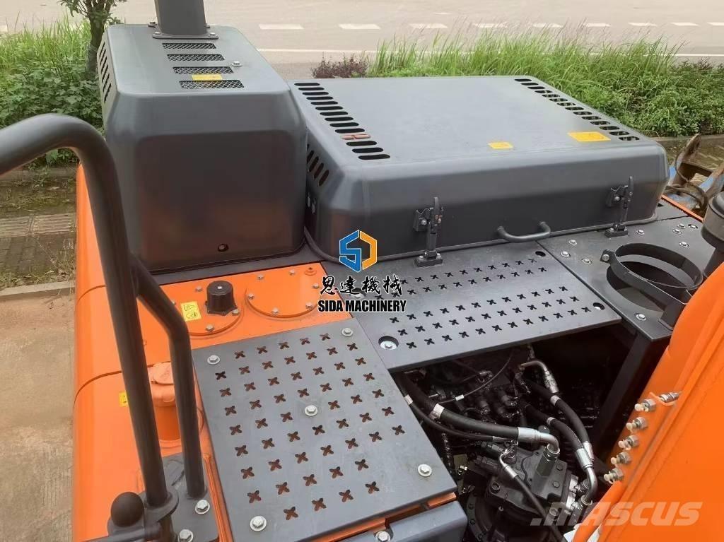 Develon DX 215 Midi rýpadla 7t - 12t