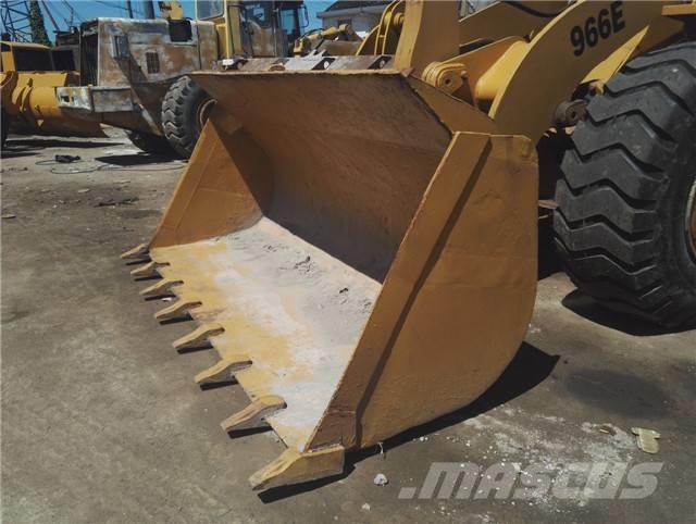 CAT 966 E Kolové nakladače