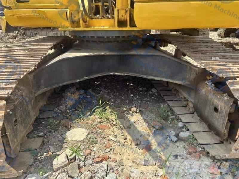Komatsu PC220-7 Pásová rýpadla