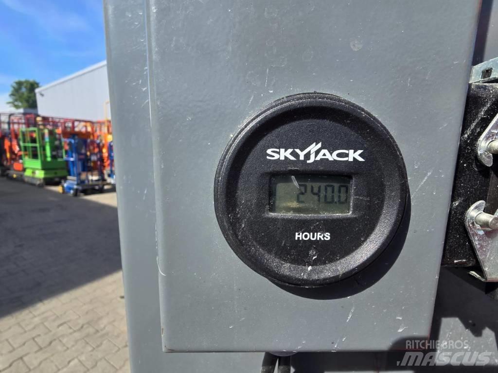 SkyJack SJ 16 Vertikální sloupové výtahy