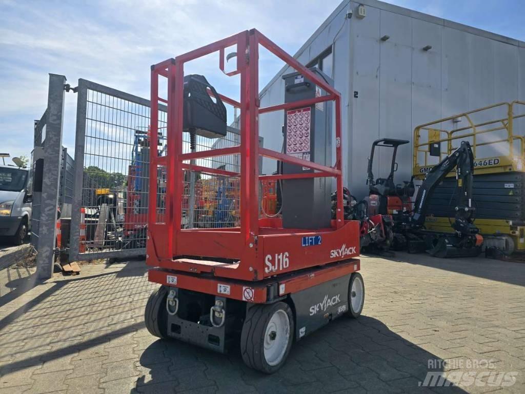 SkyJack SJ 16 Vertikální sloupové výtahy