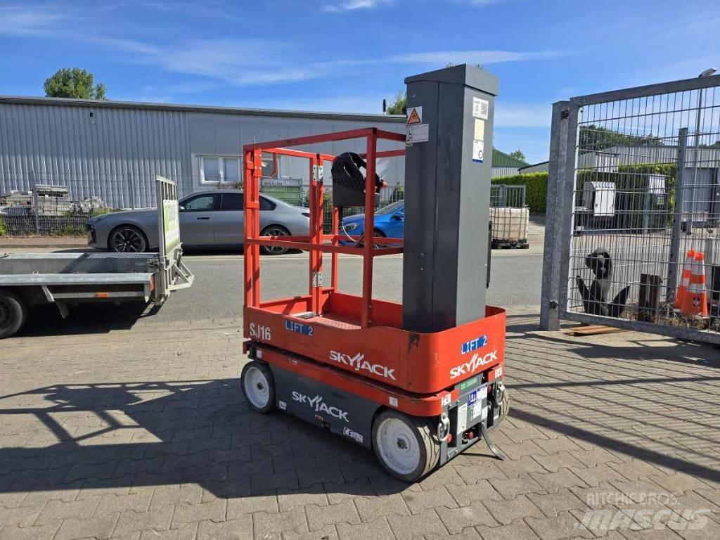 SkyJack SJ 16 Vertikální sloupové výtahy
