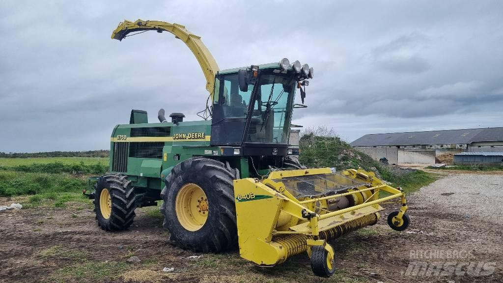 John Deere 6750 Sklízecí řezačka