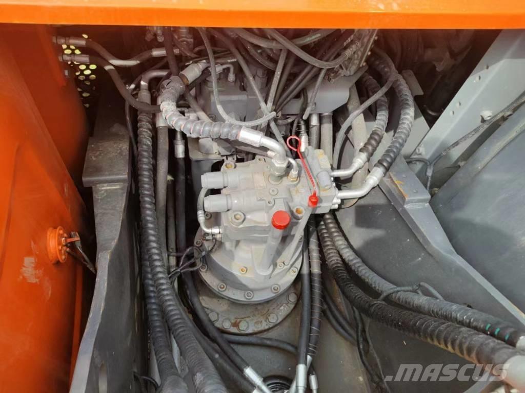 Hitachi ZX200 Pásová rýpadla