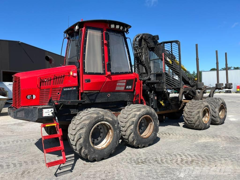 Komatsu 835 Vyvážecí traktory