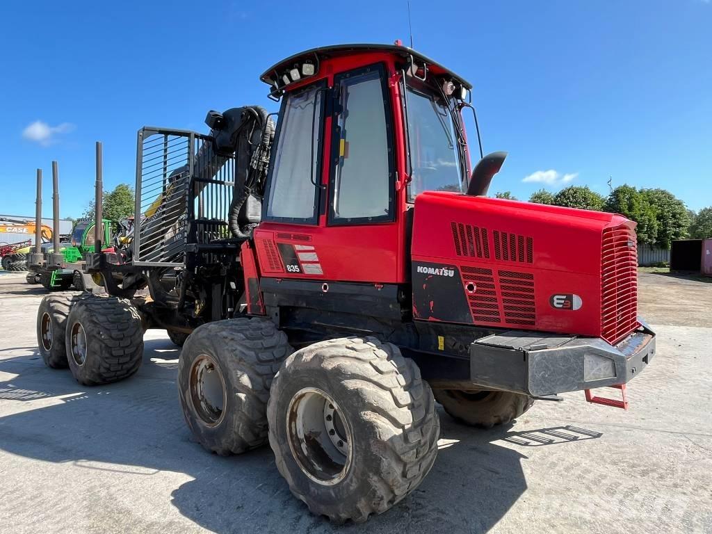 Komatsu 835 Vyvážecí traktory