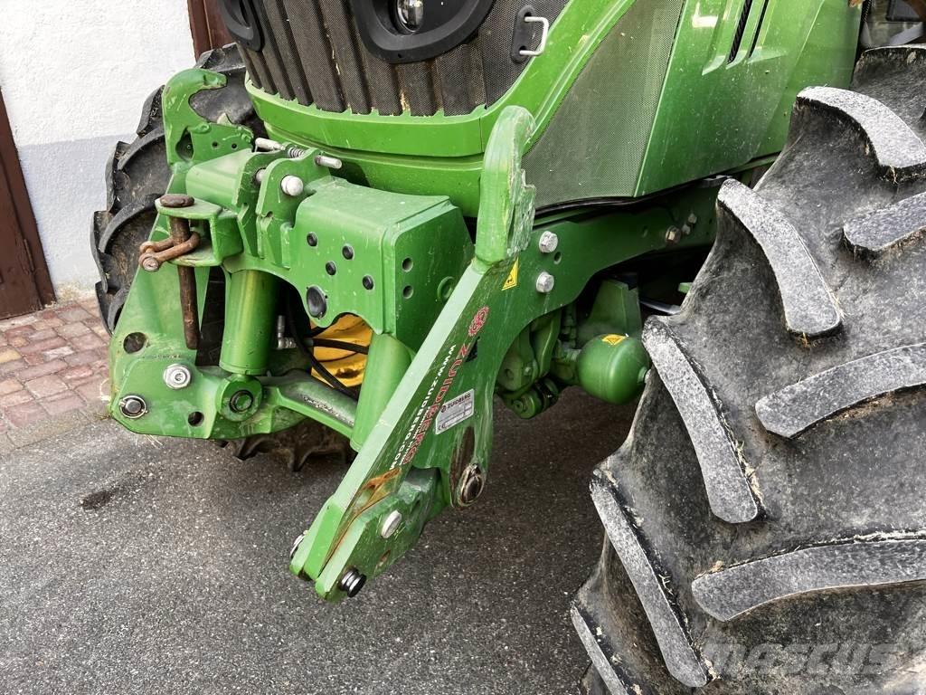 John Deere 6105R Traktory