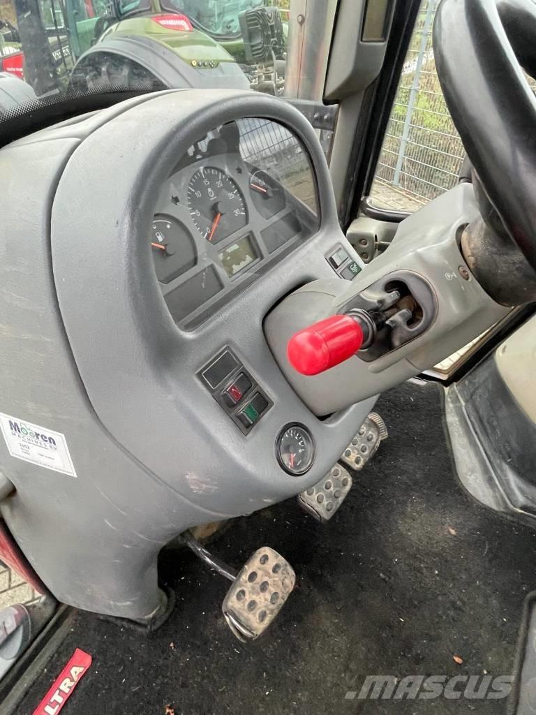 Valtra T120 tractor Traktory