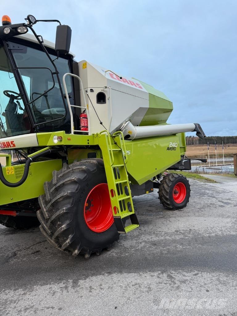 CLAAS Avero 240 Sklízecí mlátičky