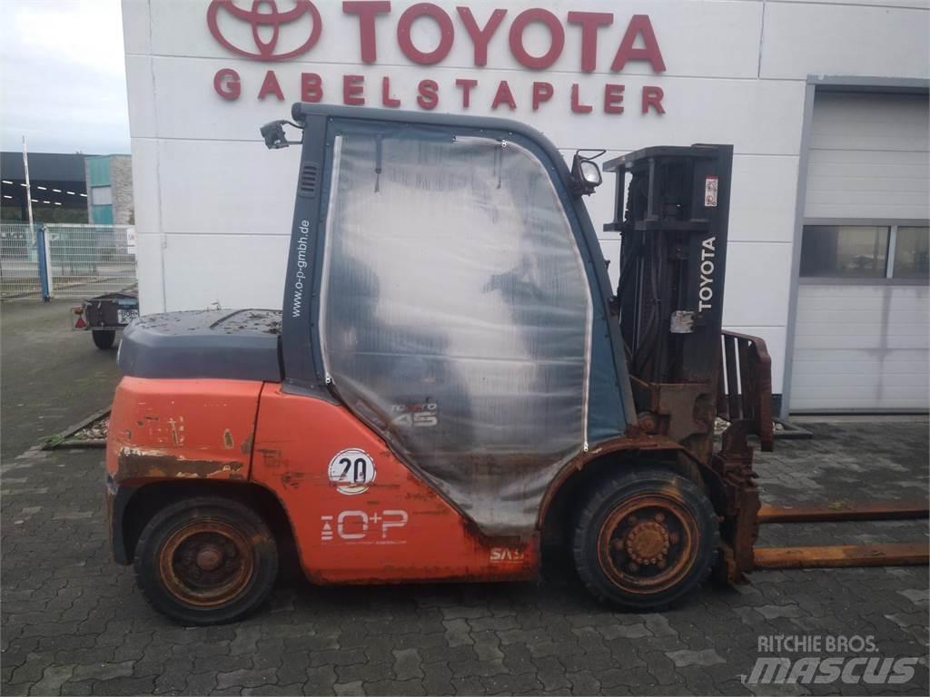 Toyota 40-8FD40N Dieselové vozíky