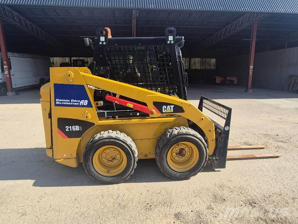 CAT 216B Smykem řízené nakladače