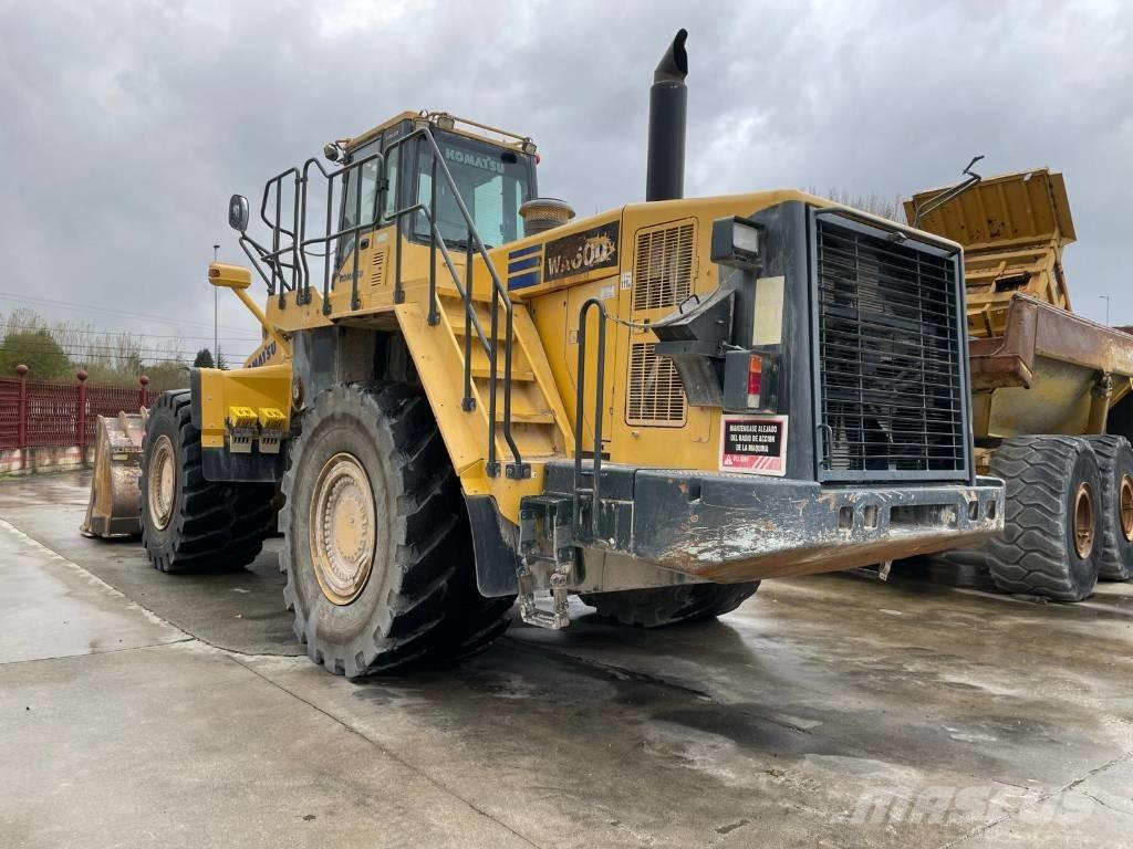 Komatsu WA 600-6 Kolové nakladače