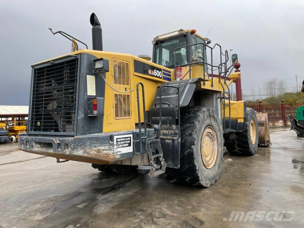Komatsu WA 600-6 Kolové nakladače