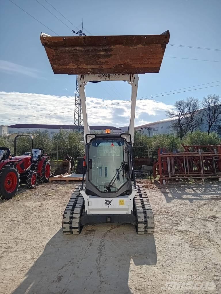 Bobcat T 590 Smykem řízené nakladače