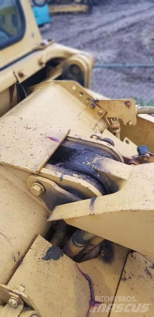 CAT 953 Pásové nakladače