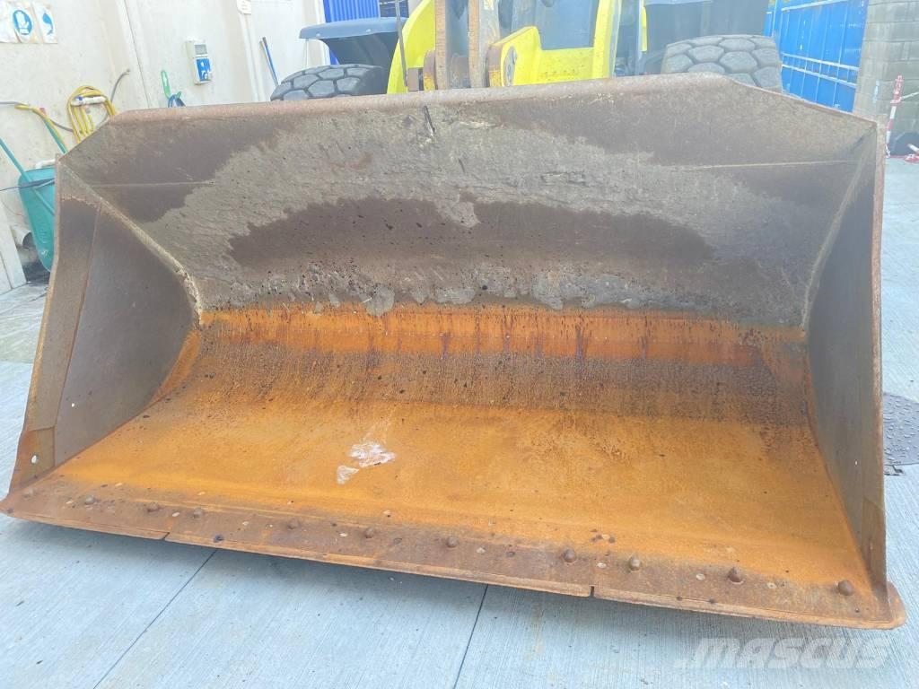 CASE 821G Kolové nakladače