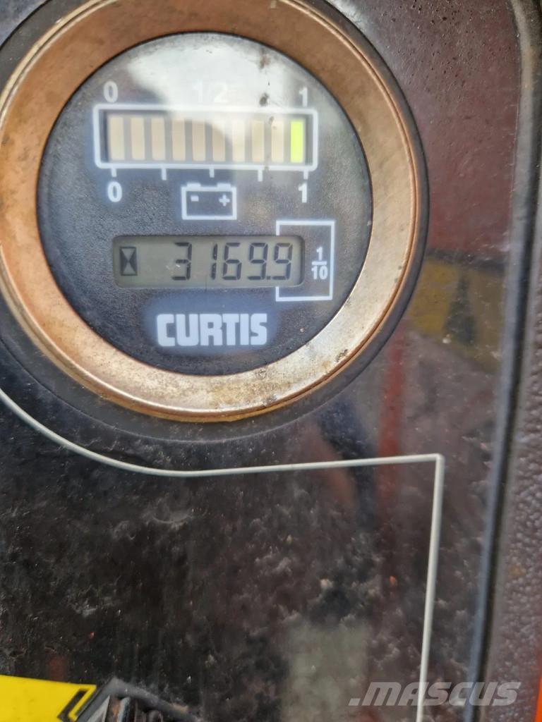 JLG E600 Kloubové plošiny