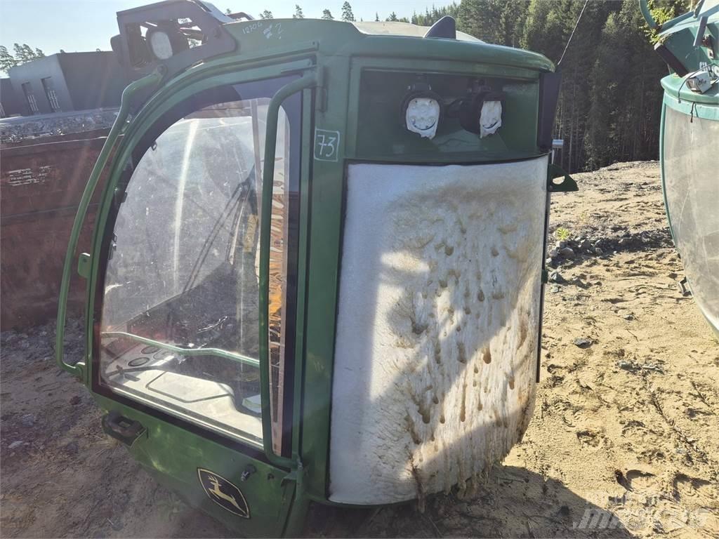 John Deere 1270G Kabiny a interiér