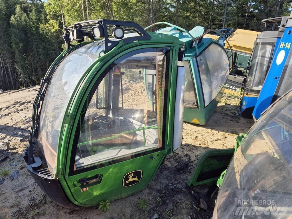 John Deere 1270G Kabiny a interiér