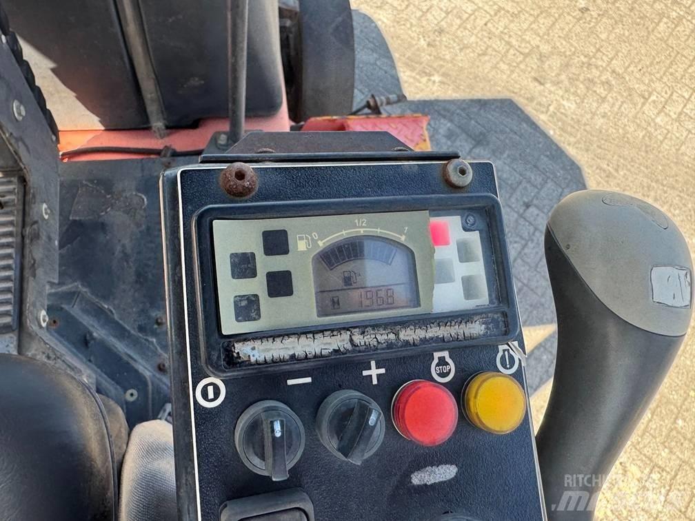 Dynapac CP 142 Pneumatikové válce