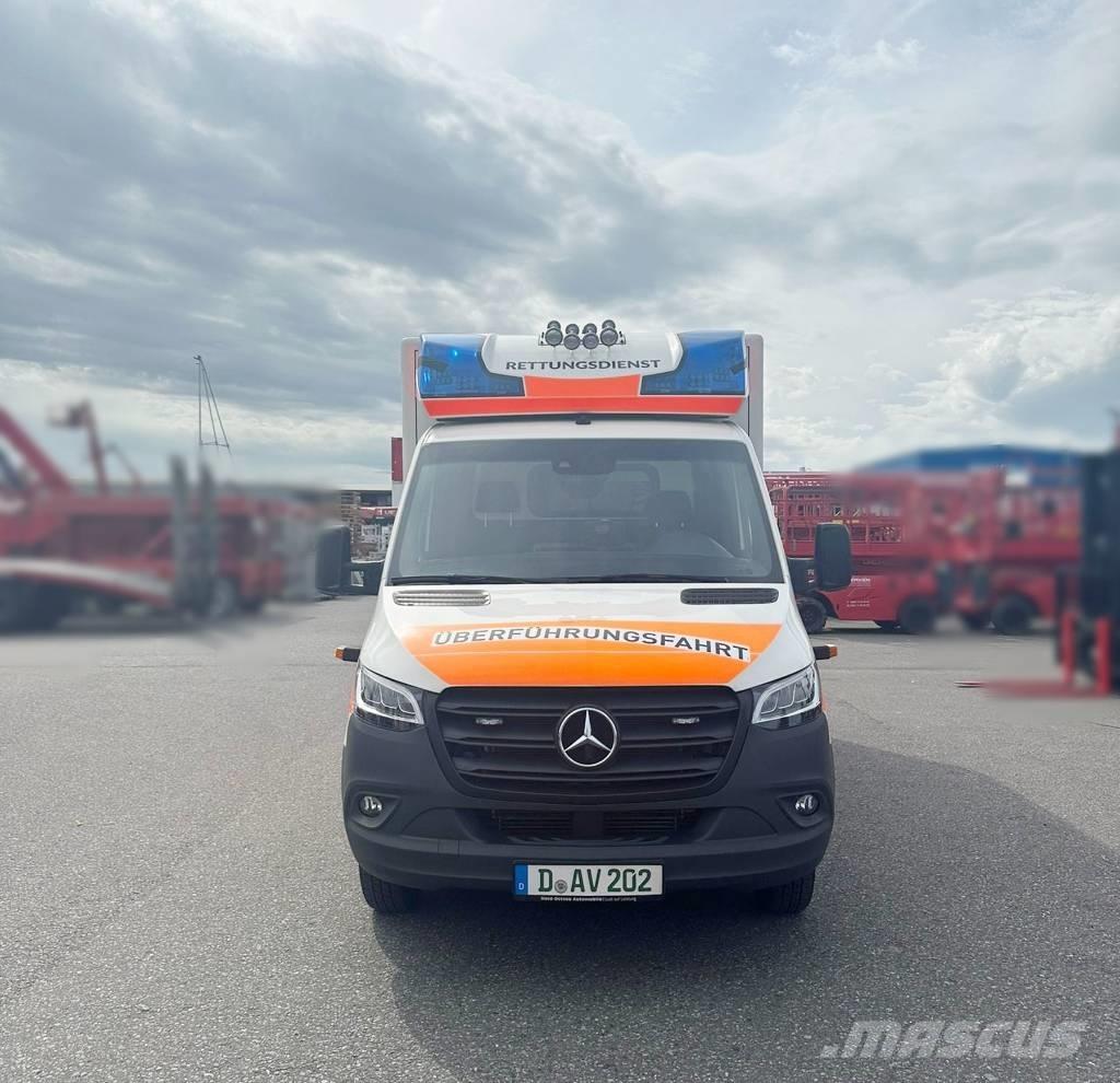 Mercedes-Benz 100 D Ambulance