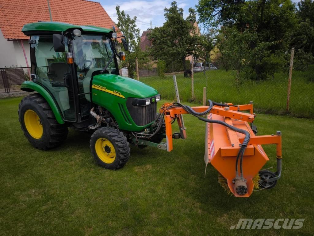 John Deere 3720 Kompaktní traktory