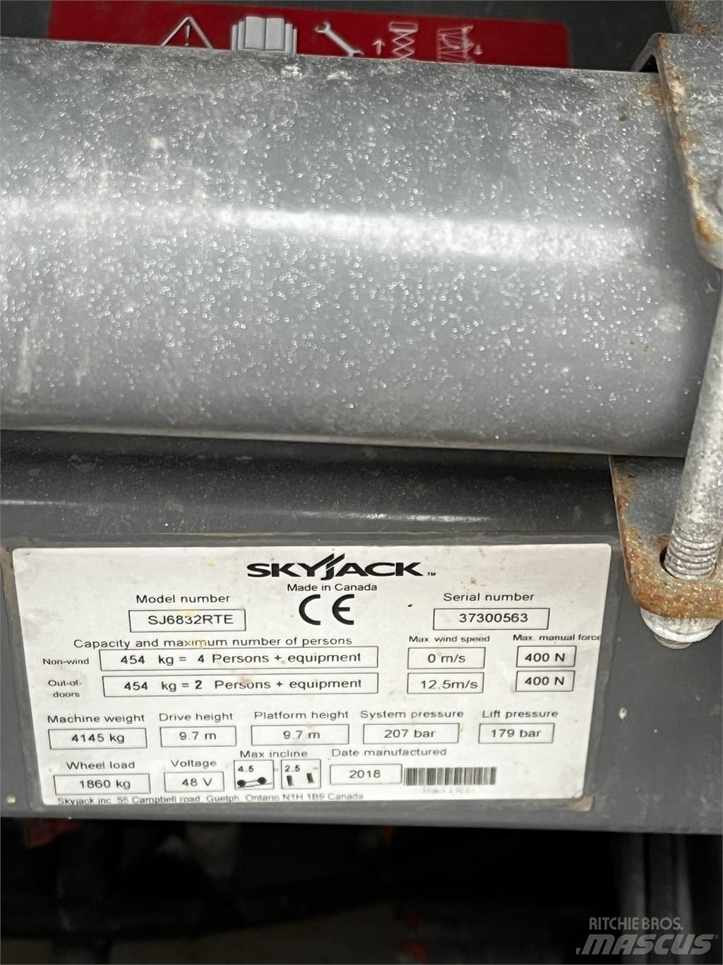 SkyJack SJ 6832 RTE Nůžková zvedací plošina